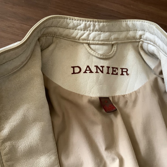 Danier off-white biker leather jacket - Picture 3 of 11